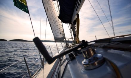 Barche a vela in regata circumnavigano l’isola d’Ischia: ScheriaCup24
